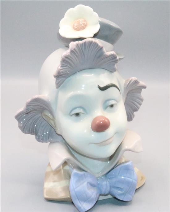 Lladro clown with daisy hat & bow tie